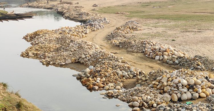 সিলেট বন্ধ কোয়ারিতে অবাধে পাথর উত্তোলন