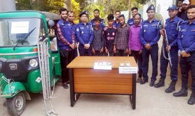 বড়লেখায় ৪ ছিনতাইকারী গ্রেফতার