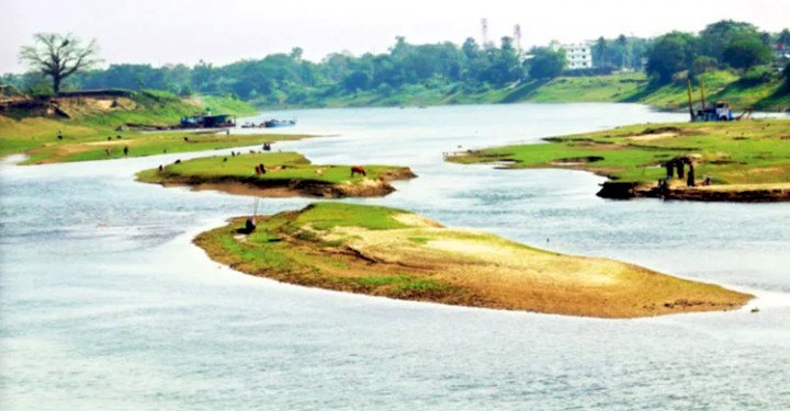 দেশের অন্যতম দীর্ঘ নদী সুরমা এখন শীর্ণ খাল