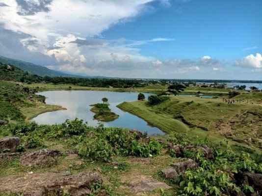 ঐতিহাসিক ও মুক্তিযুদ্ধের স্মৃতিবিজড়িত শহীদ সিরাজ লেক