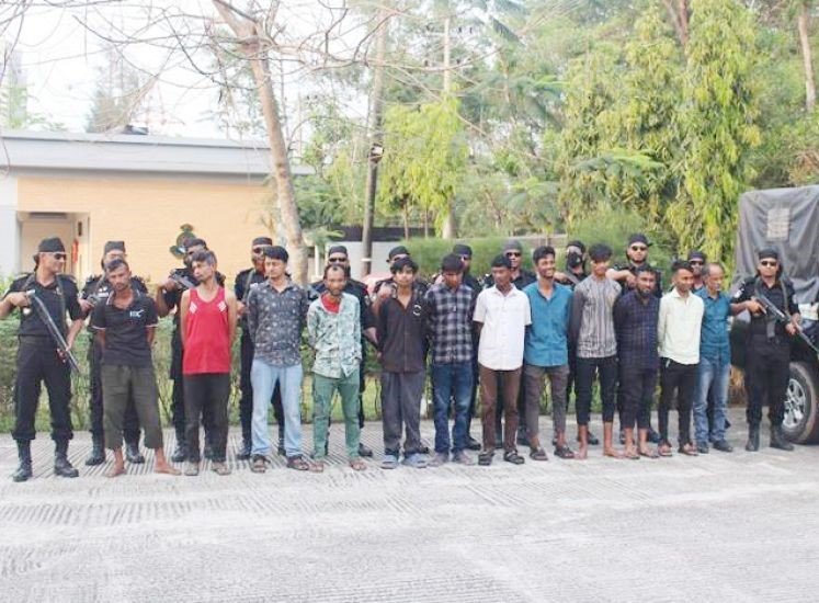 সিলেটে ছিনতাই চক্রের ১২ সদস্যকে গ্রেপ্তার করল র‍্যাব-৯
