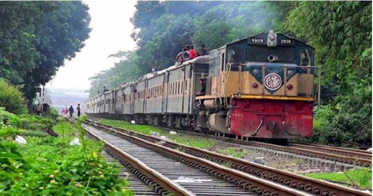 মৌলভীবাজারে ট্রেনে কা টা পড়ে দেহ কয়েক খণ্ড হয়ে গেল
