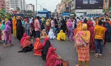 বনানীতে সড়ক অবরোধ করে শ্রমিকদের বিক্ষোভ