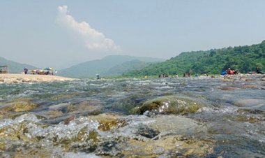 সাদাপাথরে পর্যটক প্রবেশে নিষেধাজ্ঞা
