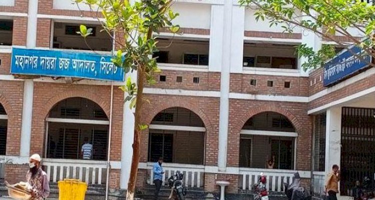 সিলেটে আদালত পাড়ায় আইনজীবী-পুলিশ হাতাহাতি, উত্তেজনা