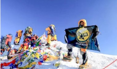 আবারও এভারেস্ট জয় করলেন সিলেটের আকি