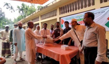 বন্যার্তদের মাঝে ইউনাইটেড  গলমুকাপন ট্রাস্টের খাদ্য বিতরণ