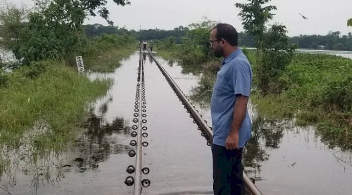 কুলাউড়ায় রেলপথে পানি, ট্রেনের গতি ঘণ্টায় ১০ কিলোমিটার রাখার নির্দেশ