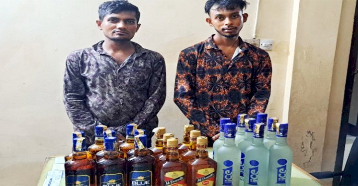 বিদেশি মদসহ ২ মাদক ব্যবসায়ী গ্রেফতার