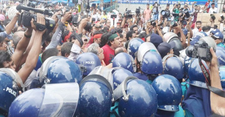 দেশজুড়ে ‘মার্চ ফর জাস্টিস’ কর্মসূচিতেও চড়াও পুলিশ