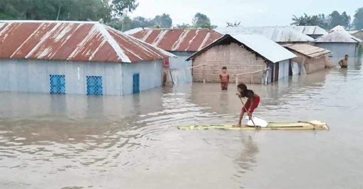 ভারি বর্ষণ ও পাহাড়ি ঢলে বিভিন্ন জেলায় বন্যা, পানিবন্দী কয়েক লাখ মানুষ