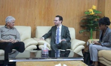 পাচার অর্থ ফেরতে যুক্তরাজ্যের সহযোগিতা চাইলেন শিল্প উপদেষ্টা