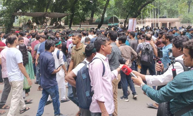 প্রধান উপদেষ্টার বাসভবনের সামনে ৩৫ প্রত্যাশীদের বিক্ষোভ