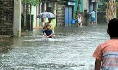 ভারী বর্ষণে ফের ডুবেছে নোয়াখালী, পানিবন্দি ১২ লাখ মানুষ