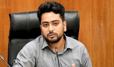 রাষ্ট্রপতি অপসারণ সাংবিধানিক প্রশ্ন নয় রাজনৈতিক সিদ্ধান্ত : উপদেষ্টা নাহিদ