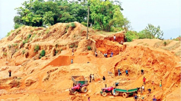 শাবলের আঘাতে কঙ্কাল টিলা