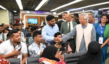 বিমানবন্দরে অতিথির সম্মান পাবেন প্রবাসীরা: প্রধান উপদেষ্টা