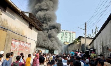 সিলেটে আগুনে ভস্মিভূত ৩ ব্যবসা প্রতিষ্ঠান, ১৫ লাখ টাকার ক্ষয়ক্ষতি