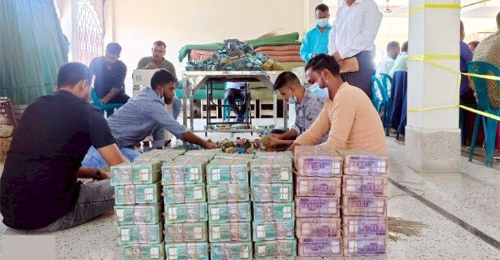 পাগলা মসজিদে সাড়ে ৪ ঘণ্টার গণনায় মিলেছে ৬ কোটি