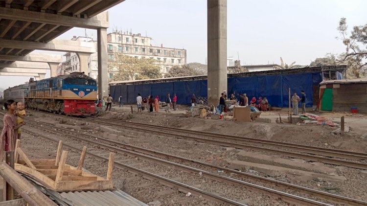 অভিযান শেষ, রাজনীতির জোরে টিকে গেল মুরগির ফার্ম