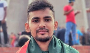সেনাপ্রধান বুকে পাথরচাপা দিয়ে ড. ইউনূসকে মেনে নিয়েছিলেন: আসিফ
