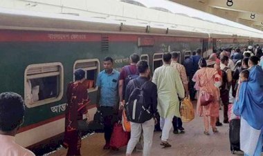 রেলের ঈদযাত্রা শুরু, স্বস্তিতে বাড়ি ফিরছে মানুষ