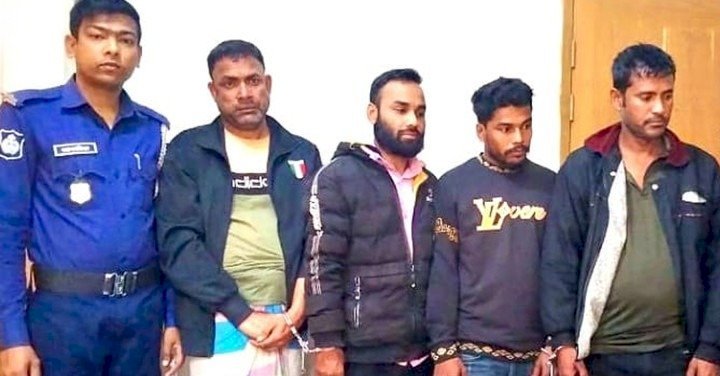 মৌলভীবাজারে ১৮০ পিস ইয়াবাসহ গ্রে ফ তা র ৪