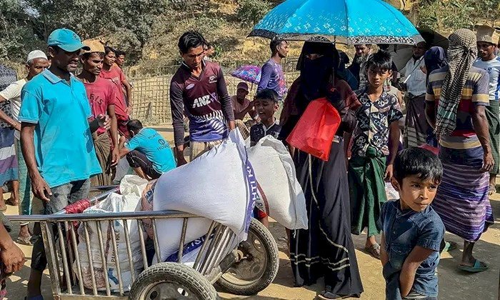 সহায়তা কমলে তীব্র খাদ্য সংকটে পড়বে বাংলাদেশে আশ্রয় নেয়া লাখ লাখ রোহিঙ্গা
