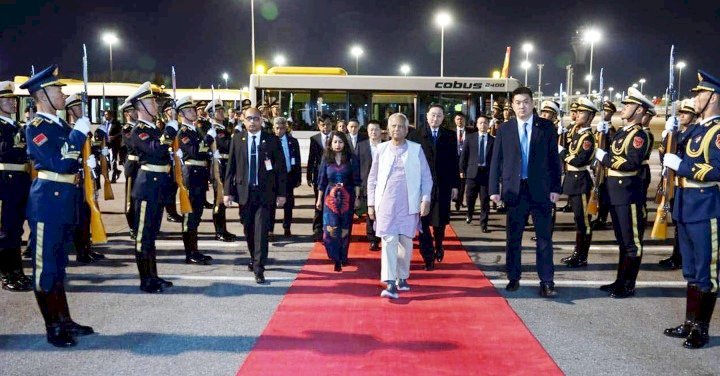 দেশের উদ্দেশে রওনা দিয়েছেন প্রধান উপদেষ্টা