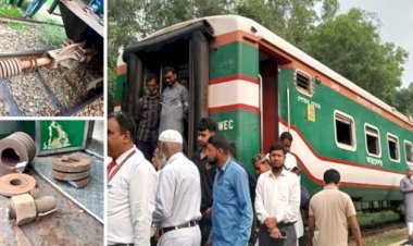 ভাটেরায় ট্রেনের বগি ফেলে বরমচালে কালনী এক্সপ্রেস