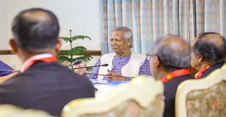 সন্ধ্যায় জরুরি মিটিং ডেকেছেন প্রধান উপদেষ্টা