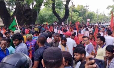 প্রশাসনের আশ্বাসে সিলেটে চা শ্রমিকদের সড়ক অবরোধ প্রত্যাহার