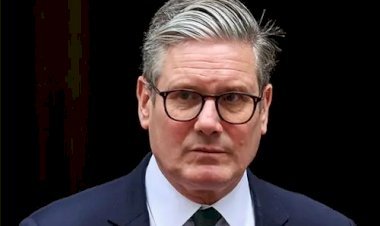 নিজ দলের এমপিদের তোপের মুখে স্টারমার