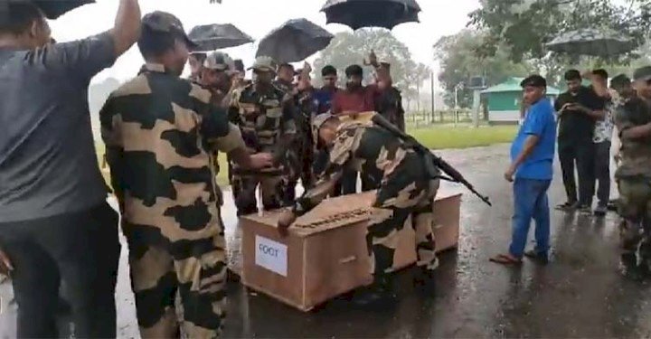কুলাউড়ায় বিএসএফের গুলিতে নি হ ত তরুণের মরদেহ হস্তান্তর