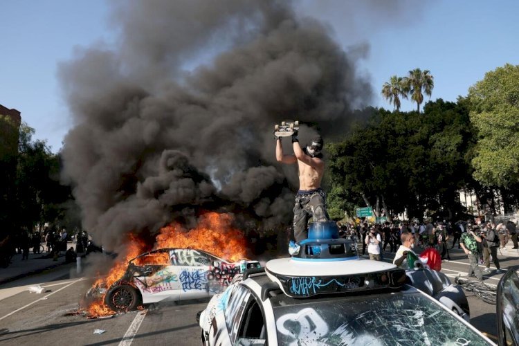 রণক্ষেত্র লস অ্যাঞ্জেলেস, দফায় দফায় সংঘর্ষে বাড়ছে উত্তেজনা