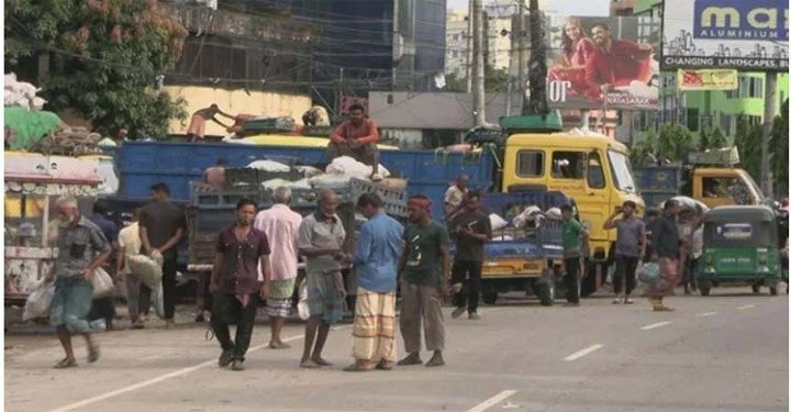 সিলেটে দ্বিতীয় দিন পণ্য পরিবহনে ঢি‌লেঢালা কর্মবিরতি চল‌ছে