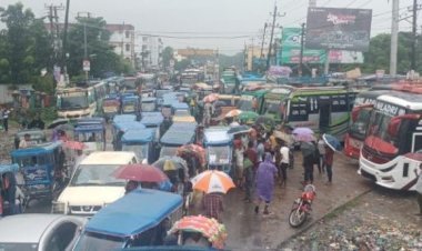 ১৬ ঘন্টা পর পরিবহন সুনামগঞ্জে শ্রমিক‌দের কর্মবিরতি প্রত্যাহার