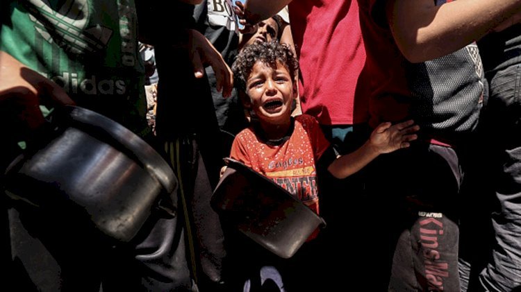 আমরা ধীরে ধীরে মারা যাচ্ছি : ক্ষুধার্ত গাজাবাসীর আর্তনাদ