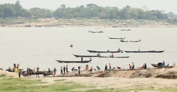 সিলেটে সাদা পাথরে লাগামহীন লুটপাট, বিলীন প্রাকৃতিক সৌন্দর্য