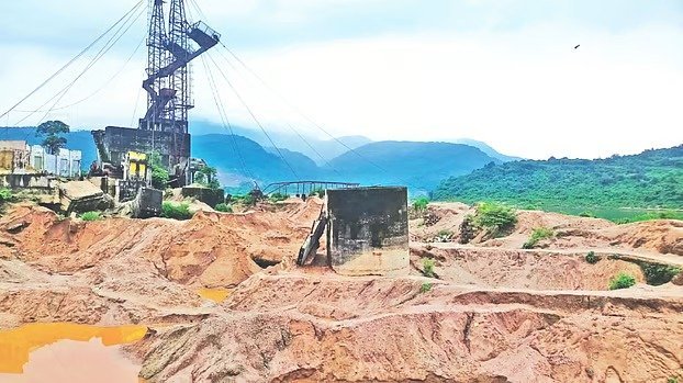 রাজনৈতিক দলের ঐকমতে সাদাপাথরে গণলুট