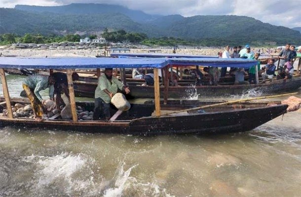 জাফলংয়ে অভিযানে দেড় হাজার ঘনফুট পাথর উদ্ধার, ৫০ টি নৌকা ধ্বংস