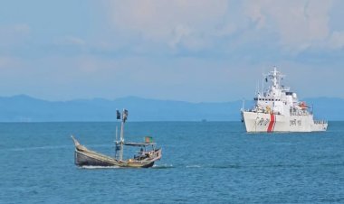 বাংলাদেশের জলসীমা থেকে তিন ট্রলারসহ ১৮ জেলেকে ধরে নিয়ে গেল আরাকান আর্মি