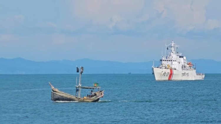 বাংলাদেশের জলসীমা থেকে তিন ট্রলারসহ ১৮ জেলেকে ধরে নিয়ে গেল আরাকান আর্মি