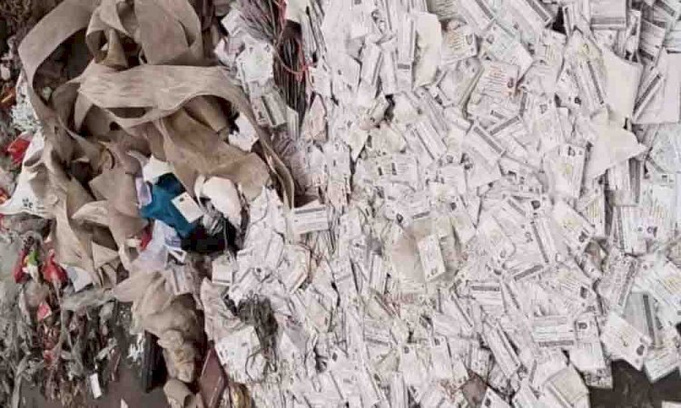 নারায়ণগঞ্জে ময়লার ভাগাড় থেকে ৪ হাজার এনআইডি কার্ড উদ্ধার