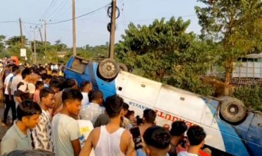 টাঙ্গুয়ার হাওরগামী বাস খাদে, মা-মেয়ে নি.হ.ত