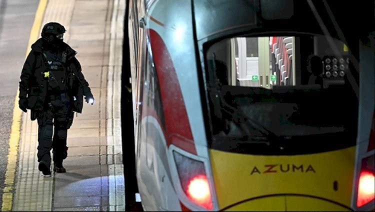 যুক্তরাজ্যে লন্ডনগামী ট্রেনে ছুরি নিয়ে হামলা, ১০ জন আহত