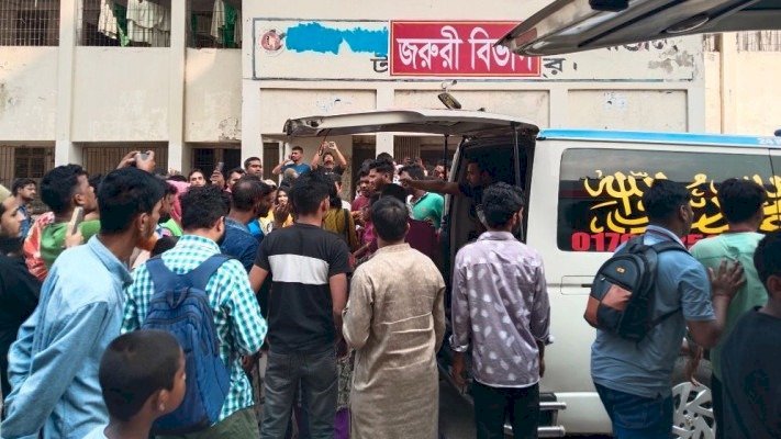 ভূমিকম্পে আতঙ্ক: পোশাক কারখানায় দুই শতাধিক শ্রমিক আহত