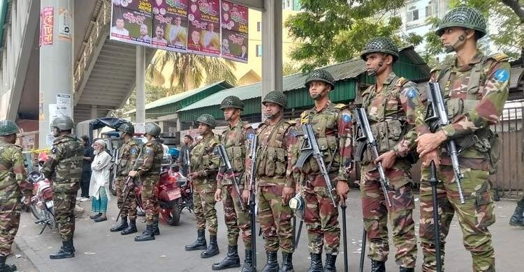 ঢাকায় নিরাপত্তা জোরদার, সতর্ক অবস্থানে পুলিশ-র‌্যাব-সেনা