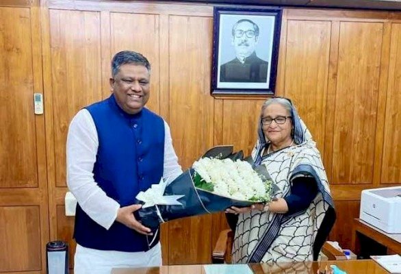 শেখ হাসিনার সাথে ৫ ঘন্টার বৈঠক আনোয়ারুজ্জামানসহ আ.লীগের নেতাদের