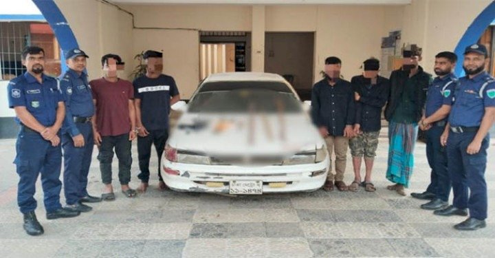 মৌলভীবাজারে দেশীয় অস্ত্র ও প্রাইভেটকারসহ ৫ জন ডাকাত গ্রেফতার